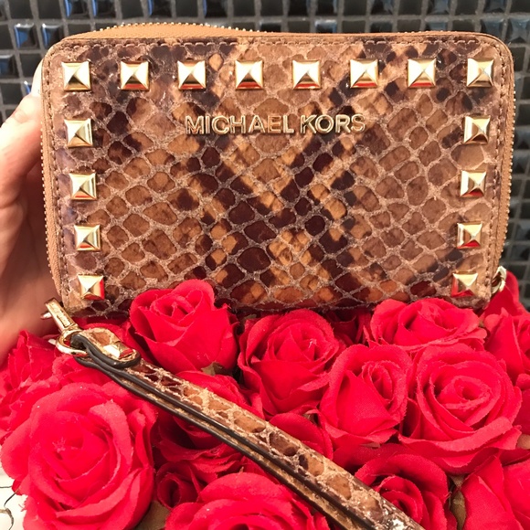 Micheal Kors snakeprint studded wallet wristlet - Picture 6 of 12